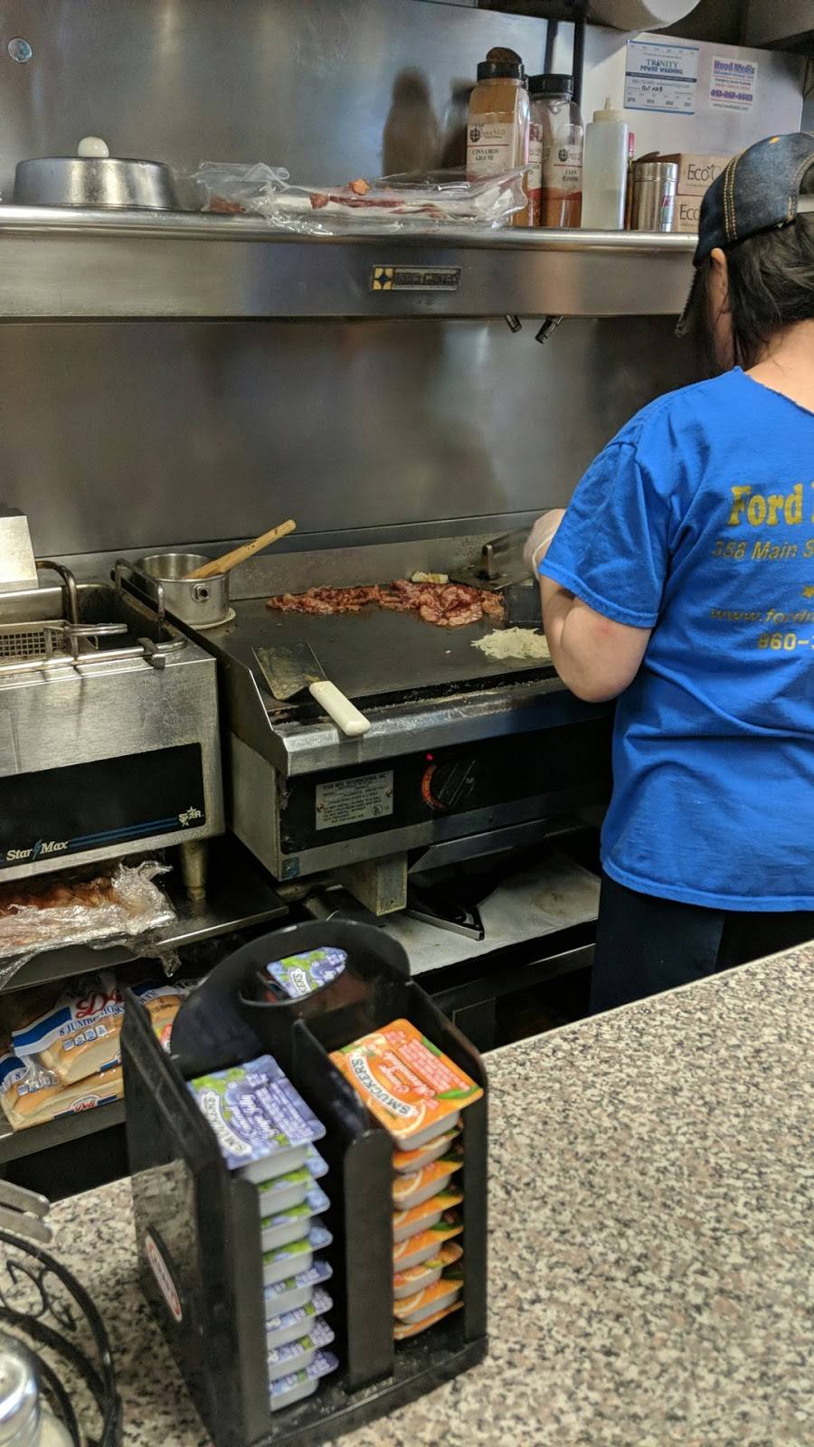 Ford News Diner | restaurant | 358 Main St, Middletown, CT 06457, USA | 8603464655 OR +1 860-346-4655