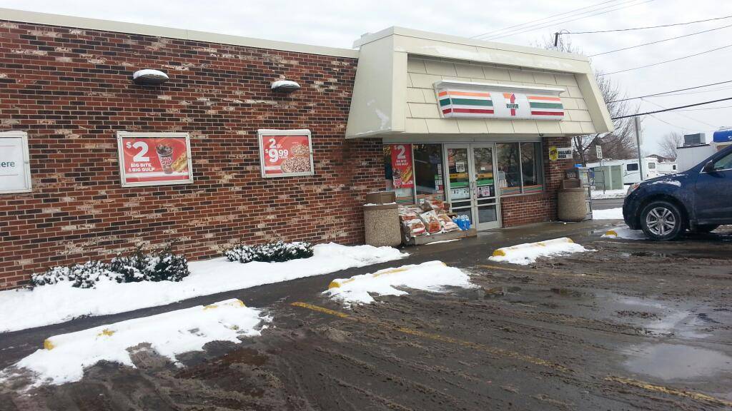 7-Eleven | bakery | 7610 Buffalo Ave, Niagara Falls, NY 14304, USA | 7162832246 OR +1 716-283-2246