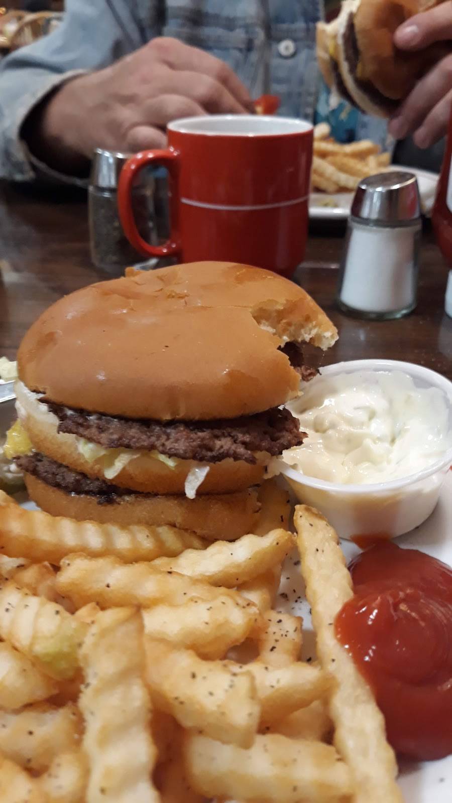 Frischs Big Boy Restaurant | restaurant | HWY 192, I-75, London, KY 40743, USA | 6068782620 OR +1 606-878-2620