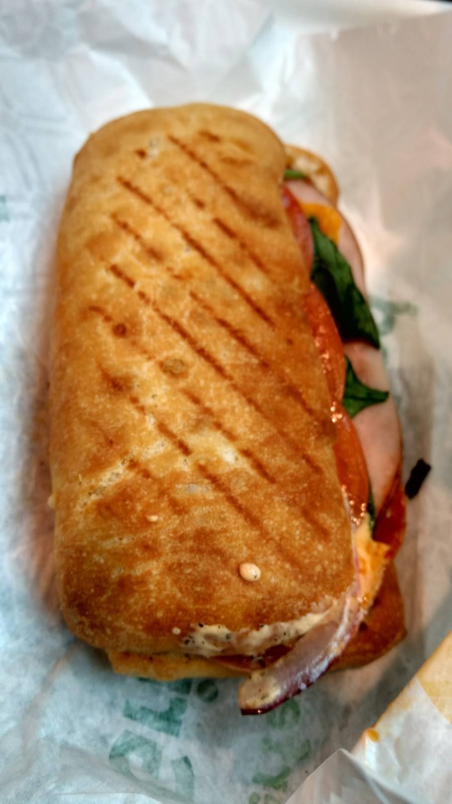 Subway | restaurant | 6815 Route Transcanadienne, Pointe-Claire, QC H9R 5J1, Canada | 5146741890 OR +1 514-674-1890