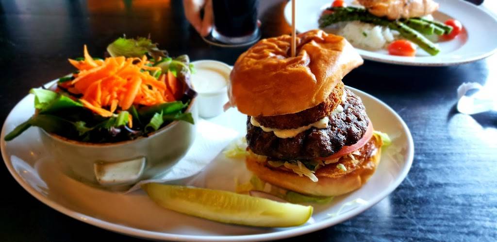 Fionn MacCools | restaurant | 867 Wellington Rd, London, ON N6E 3N5, Canada | 5196815346 OR +1 519-681-5346