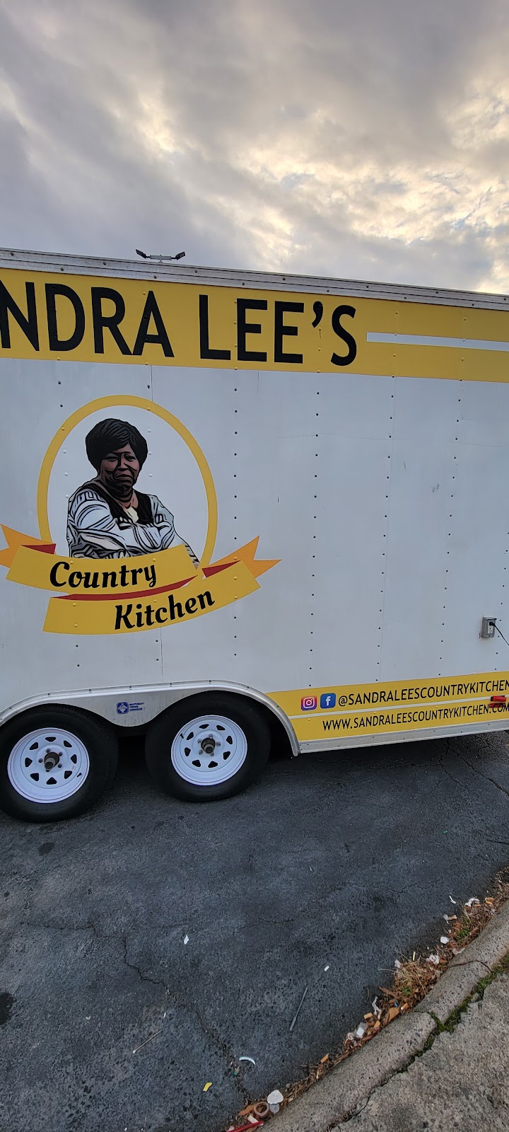 Sandra Lee's Country Kitchen - Restaurant | 3321 Freedom Dr, Charlotte, NC  28208, USA