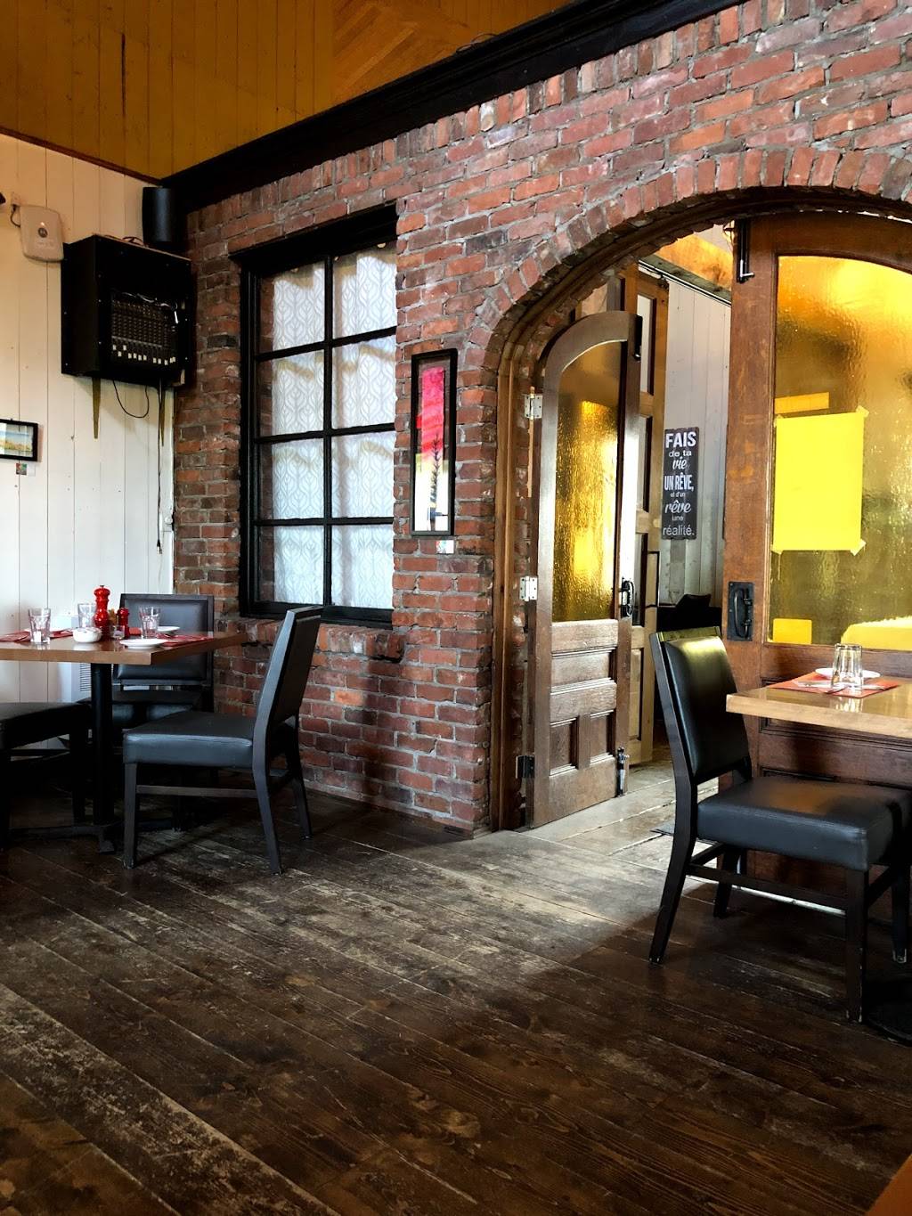 Restaurant La Vieille Tablee 437 6em Avenue Nord Saint Georges Qc G5y 7y5 Canada
