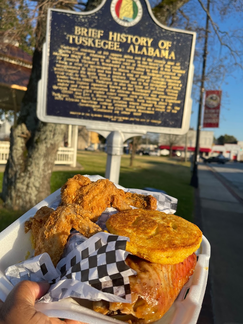 The Yellow Store | restaurant | 1906 Old Columbus Rd, Tuskegee, AL 36083, USA | 3342263300 OR +1 334-226-3300