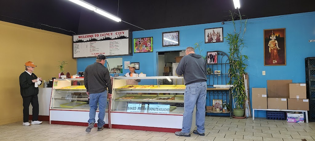 Donut city | restaurant | 204 E Commerce St, San Saba, TX 76877, USA | 3253723121 OR +1 325-372-3121