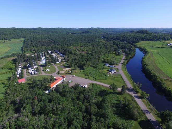 Camping & restaurant Belle-Montagne | restaurant | 2470 Chemin de la Belle Montagne, Saint-Paulin, QC J0K 3G0, Canada | 8192682881 OR +1 819-268-2881