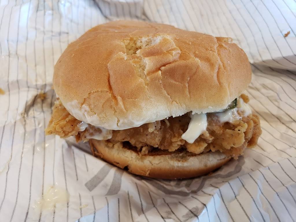 KFC | restaurant | 6512 N 72nd St, Omaha, NE 68122, USA | 4024558400 OR +1 402-455-8400