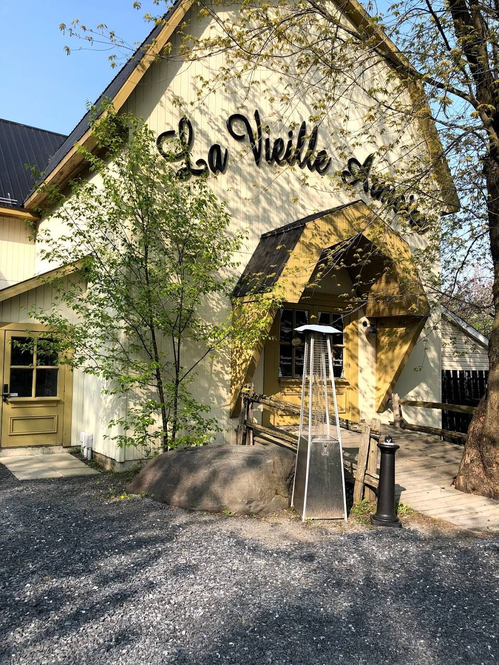 Restaurant La Vieille Tablee 437 6em Avenue Nord Saint Georges Qc G5y 7y5 Canada