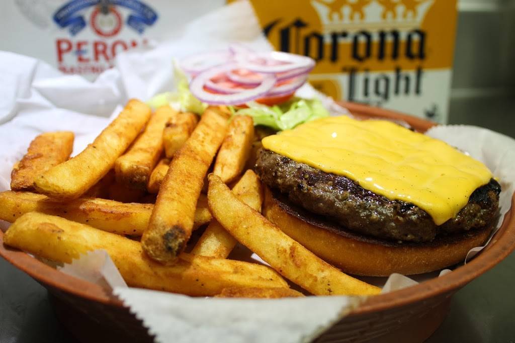 2Sheas Salty Dog | restaurant | 599 S Collier Blvd # 105, Marco Island, FL 34145, USA | 2399705363 OR +1 239-970-5363