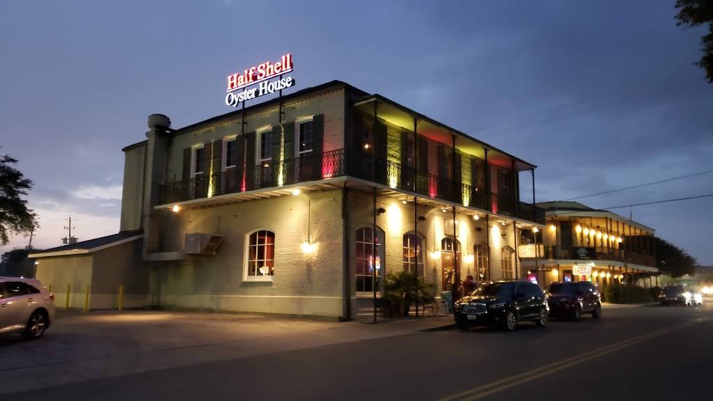 Half Shell Oyster House | restaurant | 125 Lameuse St, Biloxi, MS 39530, USA | 2284325050 OR +1 228-432-5050
