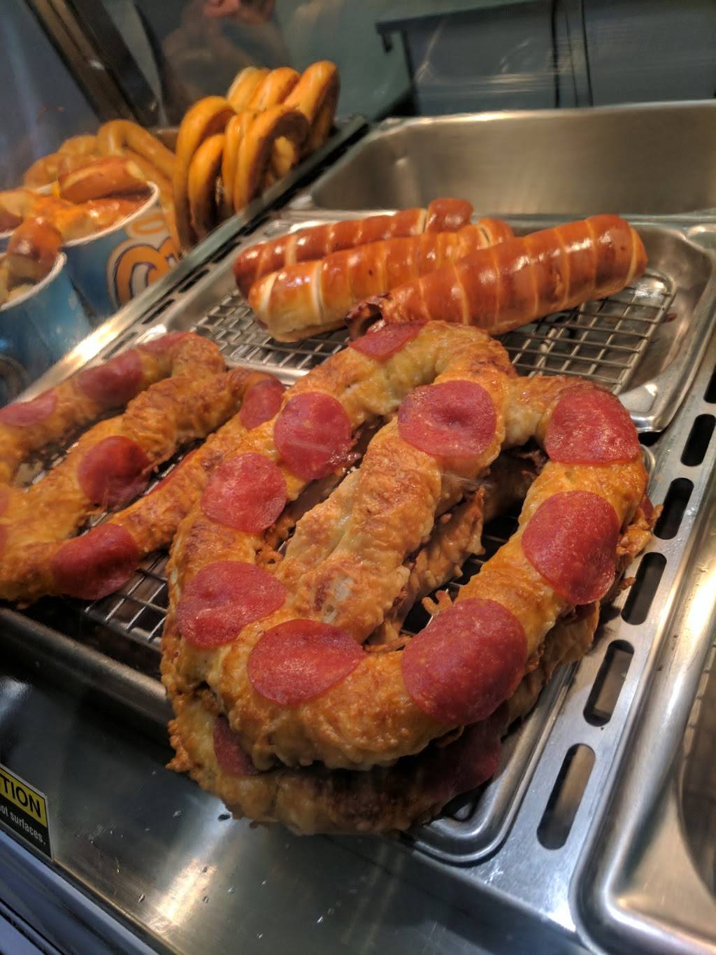 Auntie Annes | cafe | 5060 N Montclair Plaza Ln, Montclair, CA 91763, USA | 9096256215 OR +1 909-625-6215