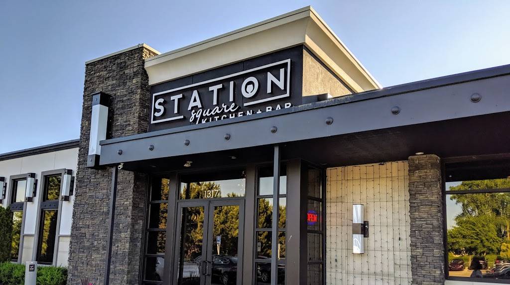 station square kitchen bar