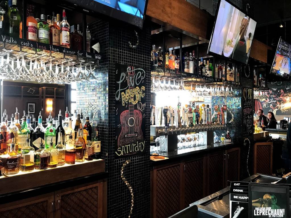 Bar Louie - Streets of St. Charles | night club | 1650 Beale St #180, St Charles, MO 63303, USA | 6362062600 OR +1 636-206-2600
