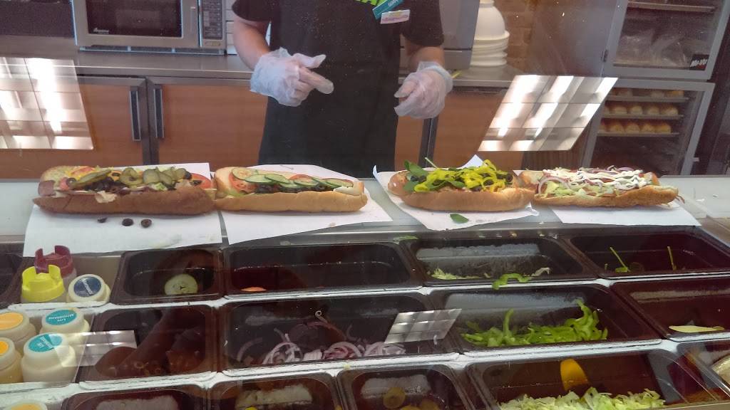 Subway | restaurant | 580 E Tri County Blvd, Oliver Springs, TN 37840, USA | 8654352999 OR +1 865-435-2999