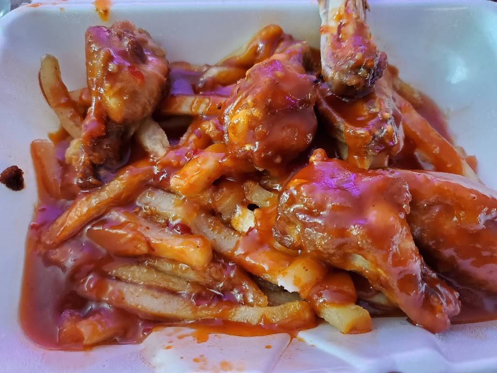 Buffalo Bill Wings | restaurant | 139 Boulevard Curé-Poirier O, Longueuil, QC J4J 3T3, Canada | 5149484444 OR +1 514-948-4444