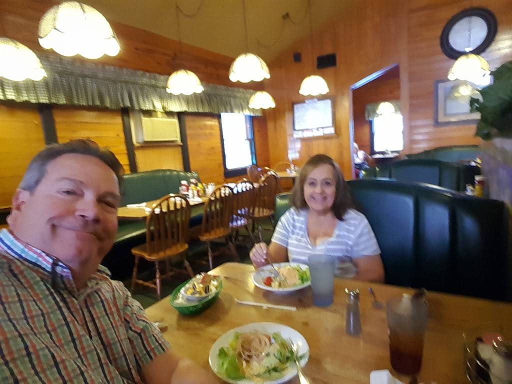 Family Cabin Restaurant | meal takeaway | 347 N Scott Ave, Belton, MO 64012, USA | 8163222595 OR +1 816-322-2595