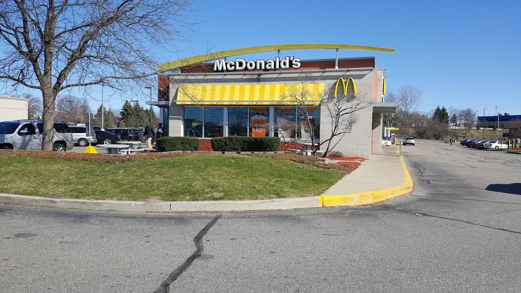 McDonalds | cafe | 5105 28th St SE, Grand Rapids, MI 49512, USA | 6169429292 OR +1 616-942-9292