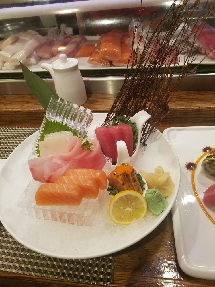 Izu Sushi Asian fusion | restaurant | 322 1/2 W Main St, Lansdale, PA 19446, USA | 2153933800 OR +1 215-393-3800
