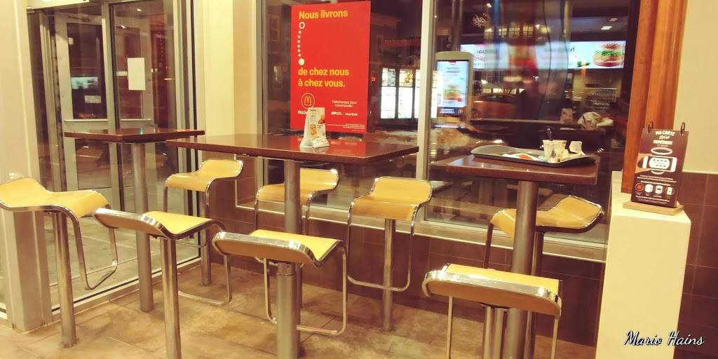 McDonalds | cafe | 110 Rue Queen, Lennoxville, QC J1M 1J6, Canada | 8195635828 OR +1 819-563-5828