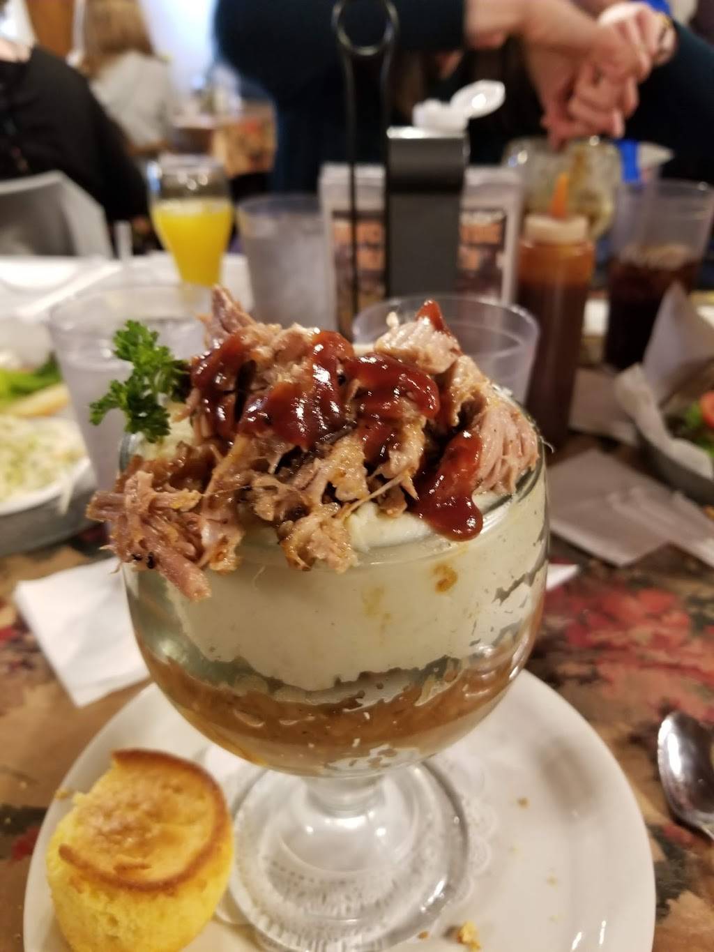 Bone Heads Bar B Que | restaurant | 10256 Willis Rd, Willis, MI 48191, USA | 7344619250 OR +1 734-461-9250