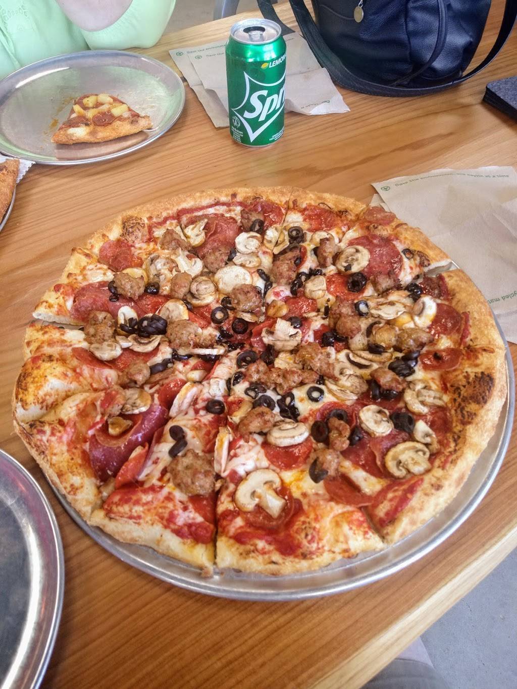 Rovente Pizzeria - Tigard | restaurant | 13727 SW Pacific Hwy Suite# 200, Tigard, OR 97223, USA | 5037477848 OR +1 503-747-7848