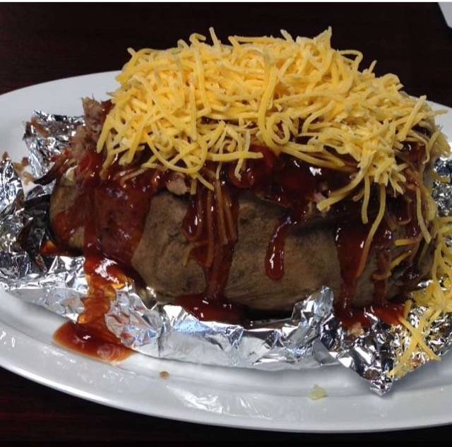 Outlaw BBQ | restaurant | 103 Veterans Ave, Talihina, OK 74571, USA | 9185672288 OR +1 918-567-2288