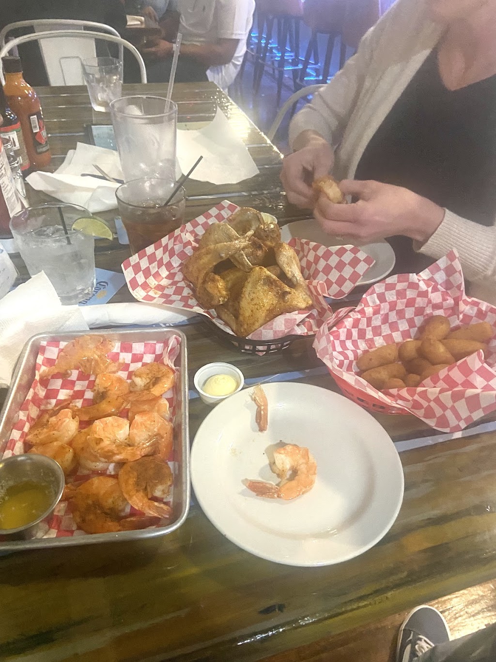 Earl And Jerrys Seafood Shack | restaurant | 111 W Roseboro St, Roseboro, NC 28382, USA | 9108381024 OR +1 910-838-1024