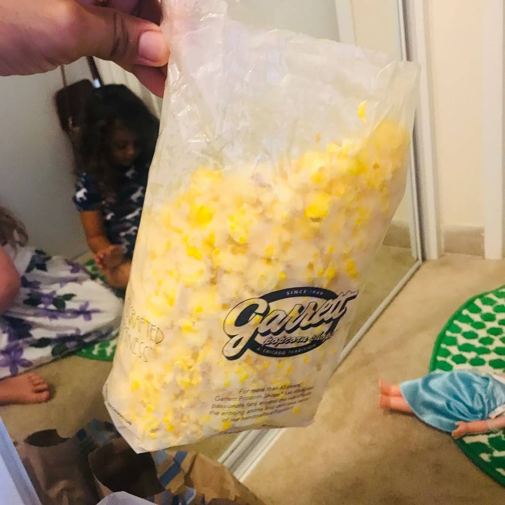 Garrett Popcorn Shops | meal takeaway | Fashion Centre at Pentagon City, 1100 S Hayes St, Arlington, VA 22202, USA | 8884767267 OR +1 888-476-7267