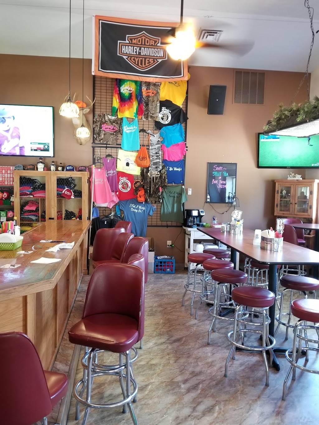 Woodys Bar & Grill | restaurant | N7625 Parkway Rd, Crivitz, WI 54114, USA | 7157572408 OR +1 715-757-2408