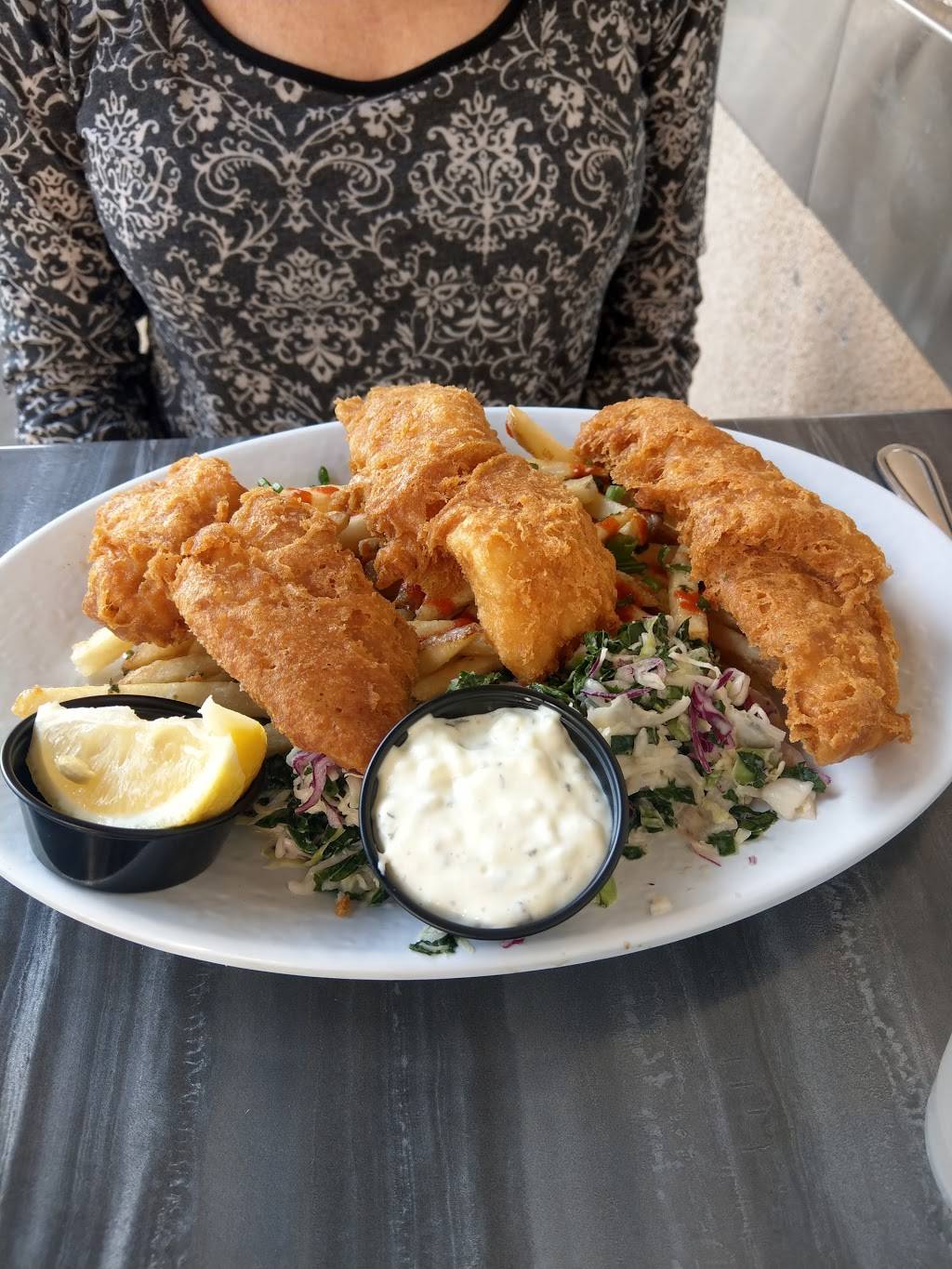 California Fish Grill Restaurant 6435 Canoga Ave