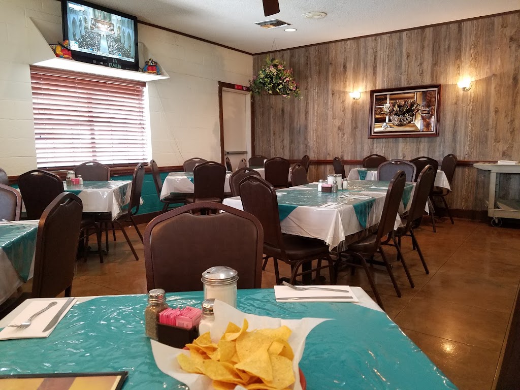 La Familia Restaurant | restaurant | 1927 Main St, Junction, TX 76849, USA | 3254462688 OR +1 325-446-2688