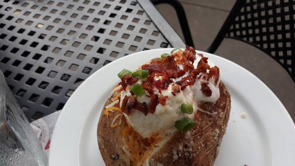 D. Rowes Restaurant & Bar | restaurant | 1005 Club Village Dr, Columbia, MO 65203, USA | 5734438004 OR +1 573-443-8004