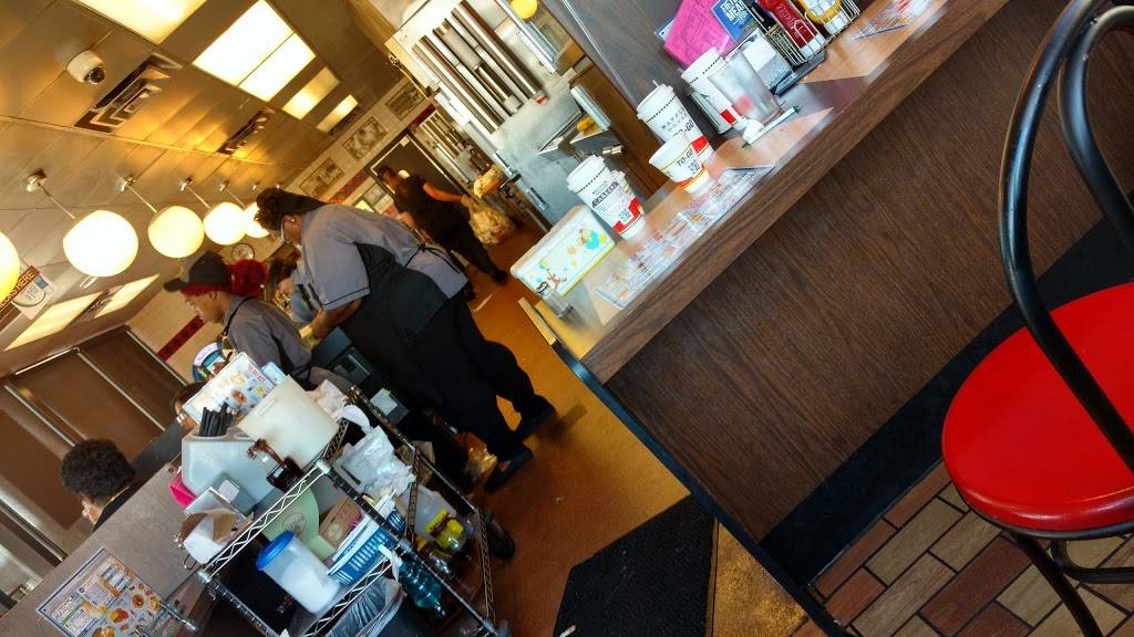 Waffle House | meal takeaway | 127 Frontage Rd, St George, SC 29477, USA | 8435635200 OR +1 843-563-5200