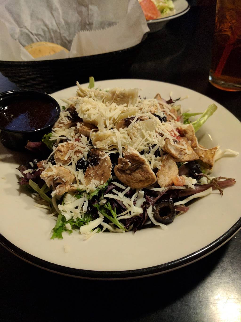 Alongis Italian Restaurant | restaurant | 18 W Main St, Du Quoin, IL 62832, USA | 6185422468 OR +1 618-542-2468