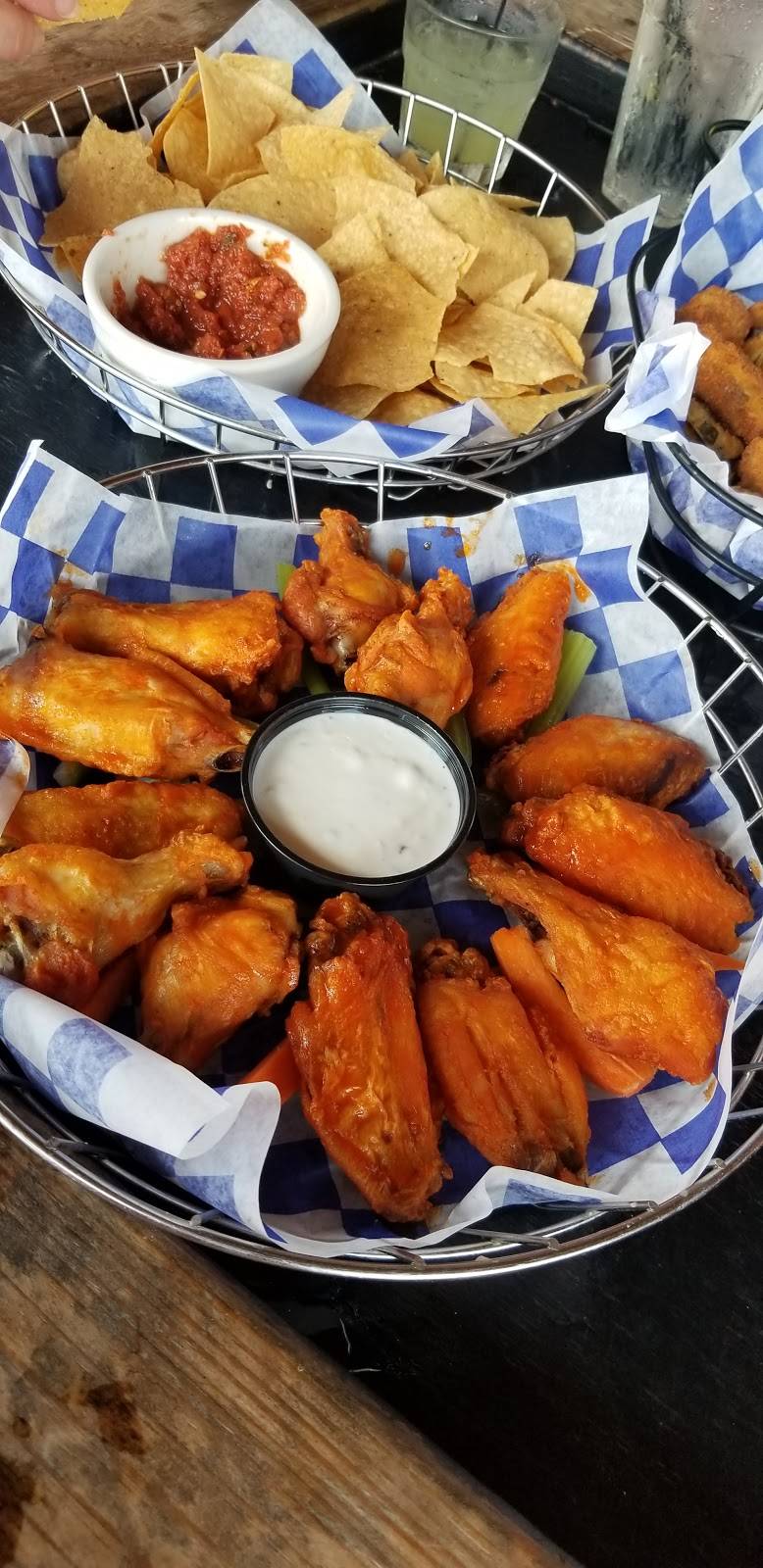 Lukes Icehouse | restaurant | 1039 Nederland Ave, Nederland, TX 77627, USA | 4097292665 OR +1 409-729-2665