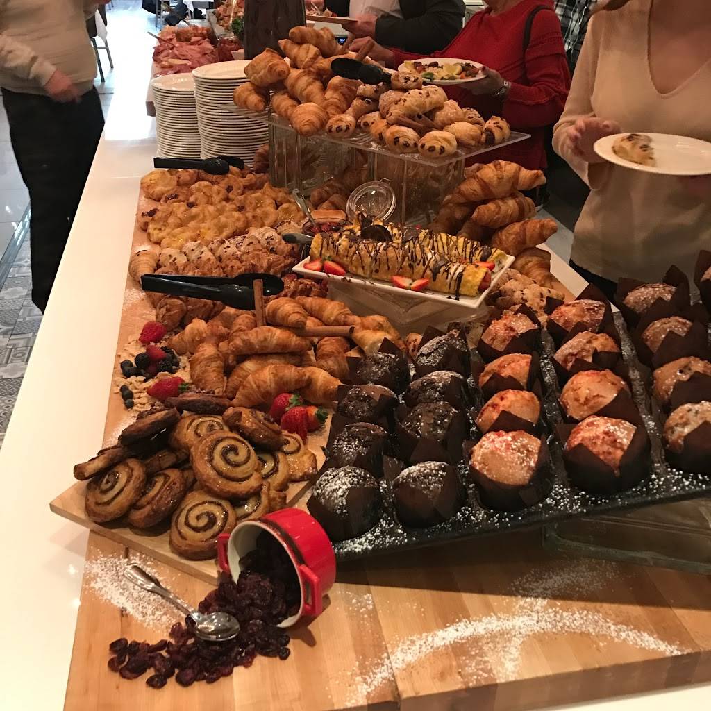 La Piazza | restaurant | 2440 Autoroute des Laurentides, Laval, QC H7T 1X5, Canada | 4506872440 OR +1 450-687-2440
