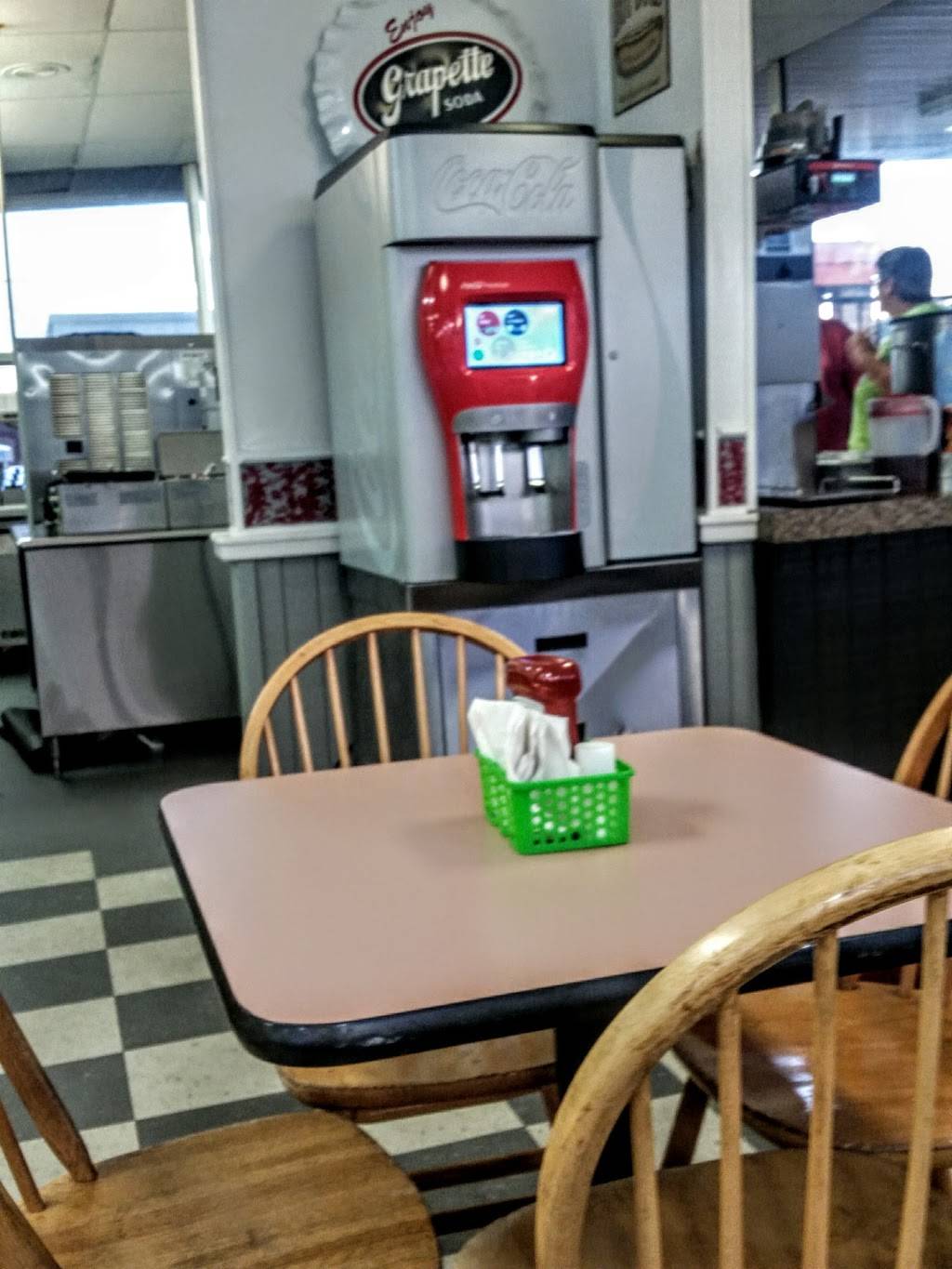Dairy Queen | restaurant | Hwy 11 & Main St, Hughes Springs, TX 75656, USA | 9036392530 OR +1 903-639-2530