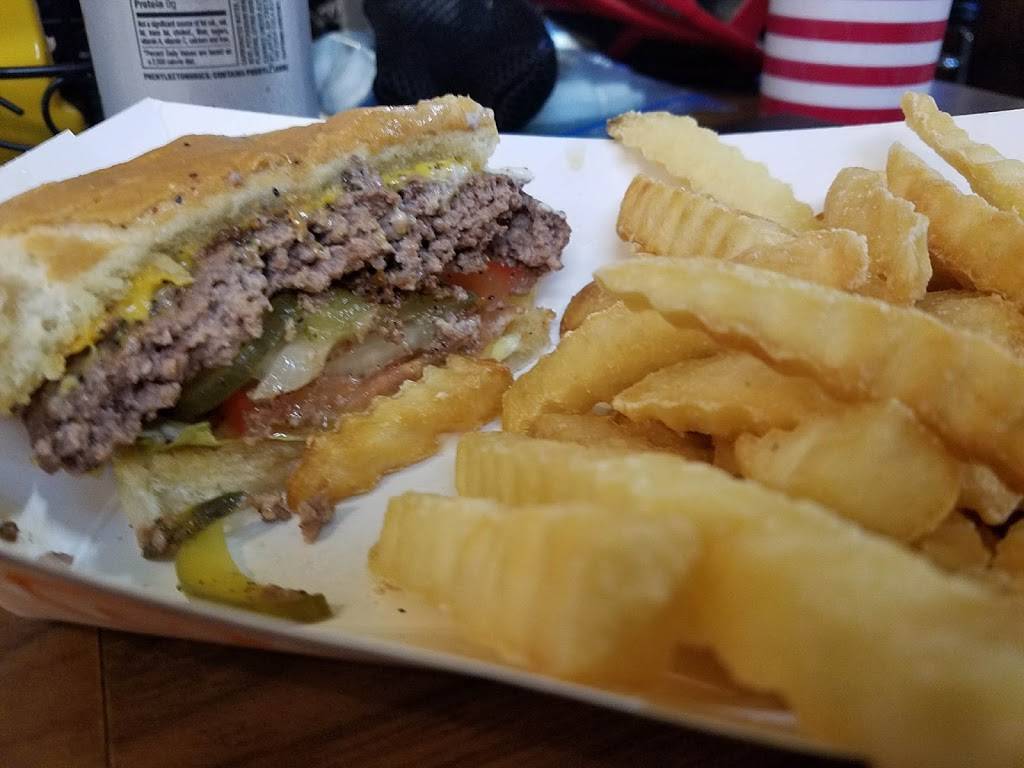 Holzhausers Bar & Grill | restaurant | 10501 Main Cross St, Portland, MO 65067, USA | 5736763271 OR +1 573-676-3271