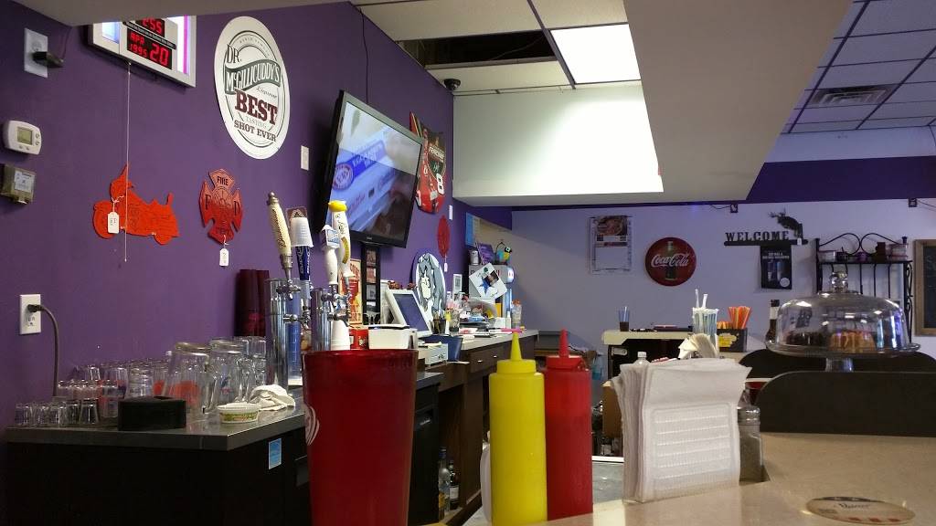 Bulldogs Bar & Grill | restaurant | 301 Nebraska St, Murdock, NE 68407, USA | 4028679191 OR +1 402-867-9191