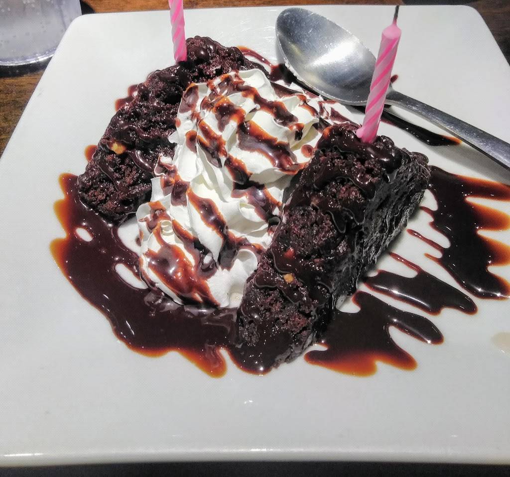 Dave & Busters | restaurant | 13857 Riverport Dr, Maryland Heights, MO 63043, USA | 3142098015 OR +1 314-209-8015