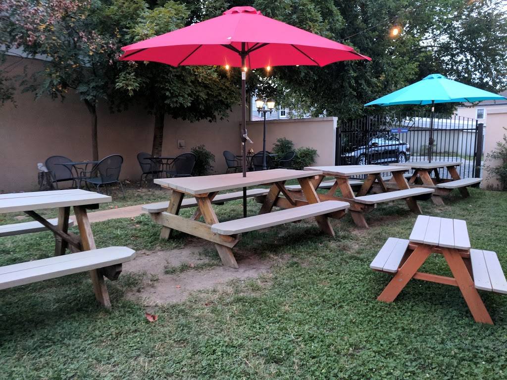 Deutschland Downtown | restaurant | 411 William St, Fredericksburg, VA 22401, USA | 5403734110 OR +1 540-373-4110
