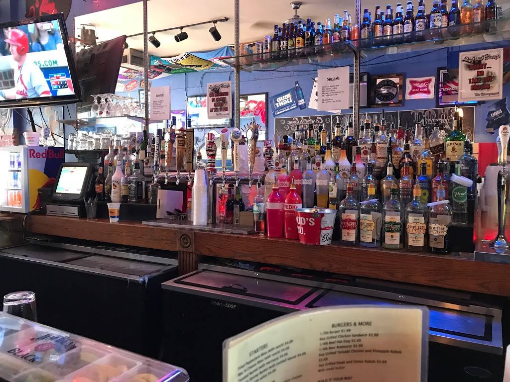 Lloyd & Harrys Bar & Grill | night club | 208 N Main St, St Charles, MO 63301, USA | 6363957860 OR +1 636-395-7860