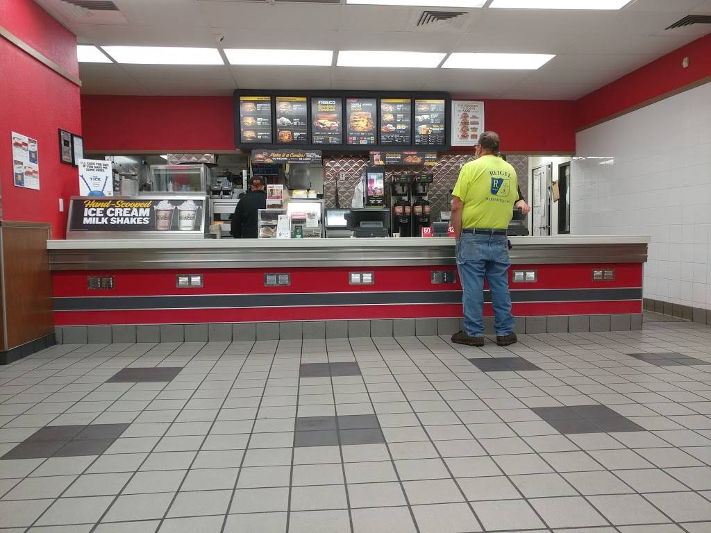 Hardees | restaurant | 1618 S Central Ave, Marshfield, WI 54449, USA | 7153891618 OR +1 715-389-1618