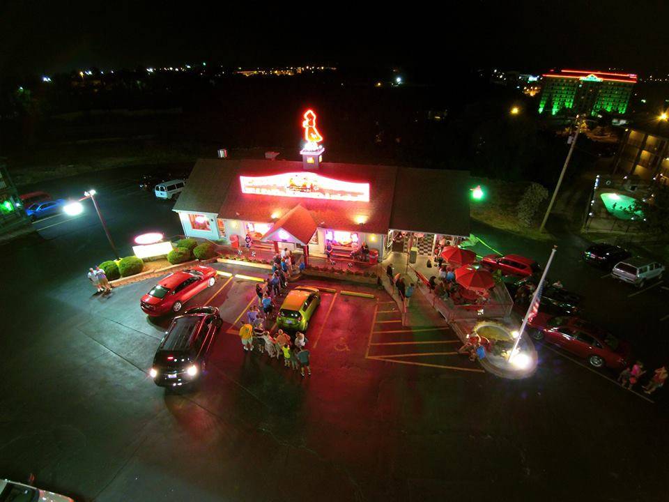 Cakes & Cream Fifties Diner & Drive In Restaurant 2805 W 76 Country