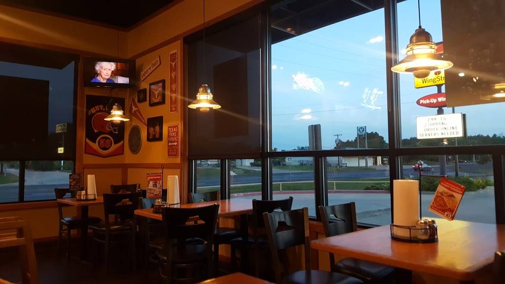 Pizza Hut | restaurant | 1409 E Tyler St, Athens, TX 75751, USA | 9036756060 OR +1 903-675-6060