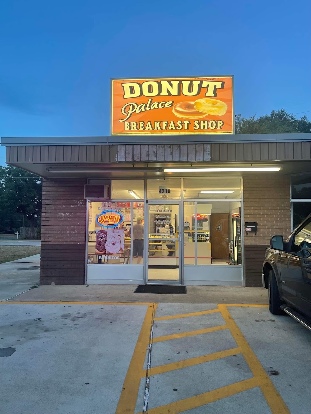 Donut Palace | restaurant | 4210 Victory Dr, Marshall, TX 75672, USA | 9034718357 OR +1 903-471-8357