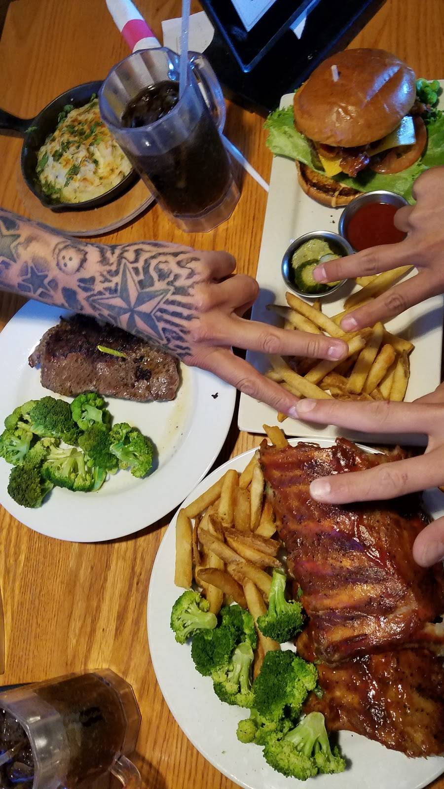 Chilis Grill & Bar | meal takeaway | 2805 W Washington St, Stephenville, TX 76401, USA | 2549687800 OR +1 254-968-7800