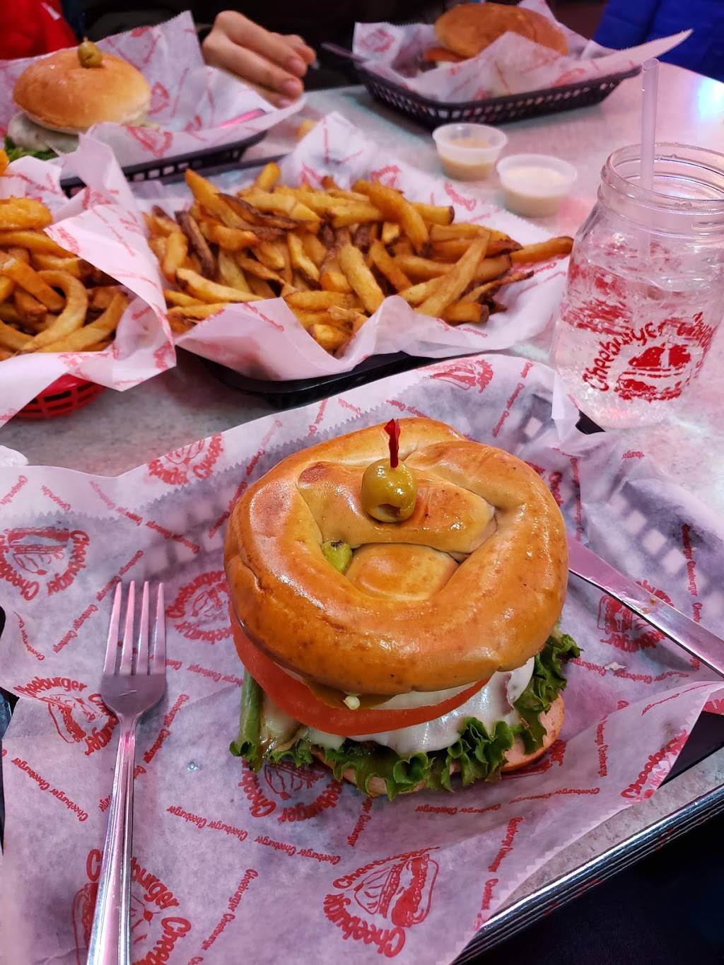 Cheeburger Cheeburger | meal takeaway | 108-50 Queens Blvd, Forest Hills, NY 11375, USA | 7189978600 OR +1 718-997-8600