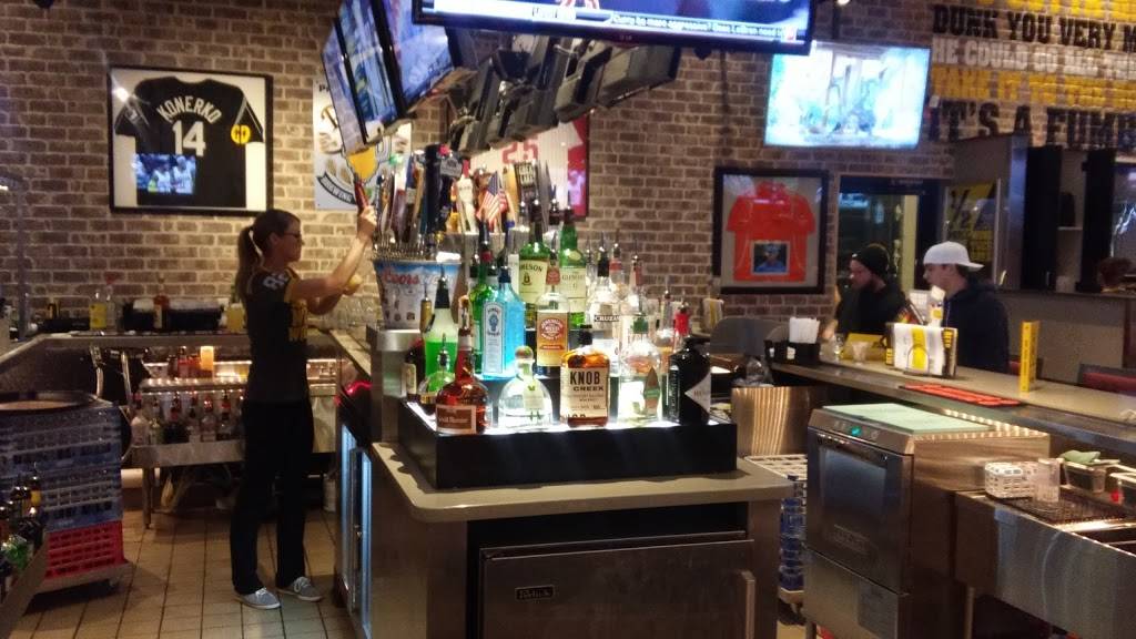 Buffalo Wild Wings | restaurant | 3333 Court St, Pekin, IL 61554, USA | 3092014159 OR +1 309-201-4159