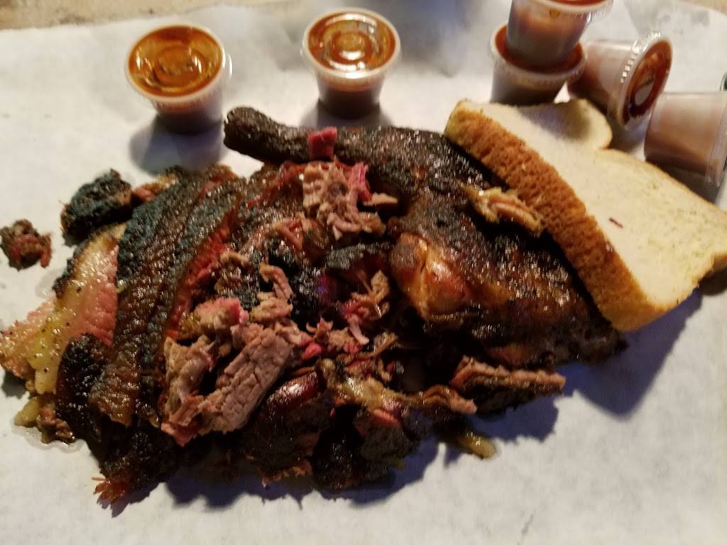 Silver Saddle Smokehouse | restaurant | 312 E Main St, Bellville, TX 77418, USA | 9798658800 OR +1 979-865-8800